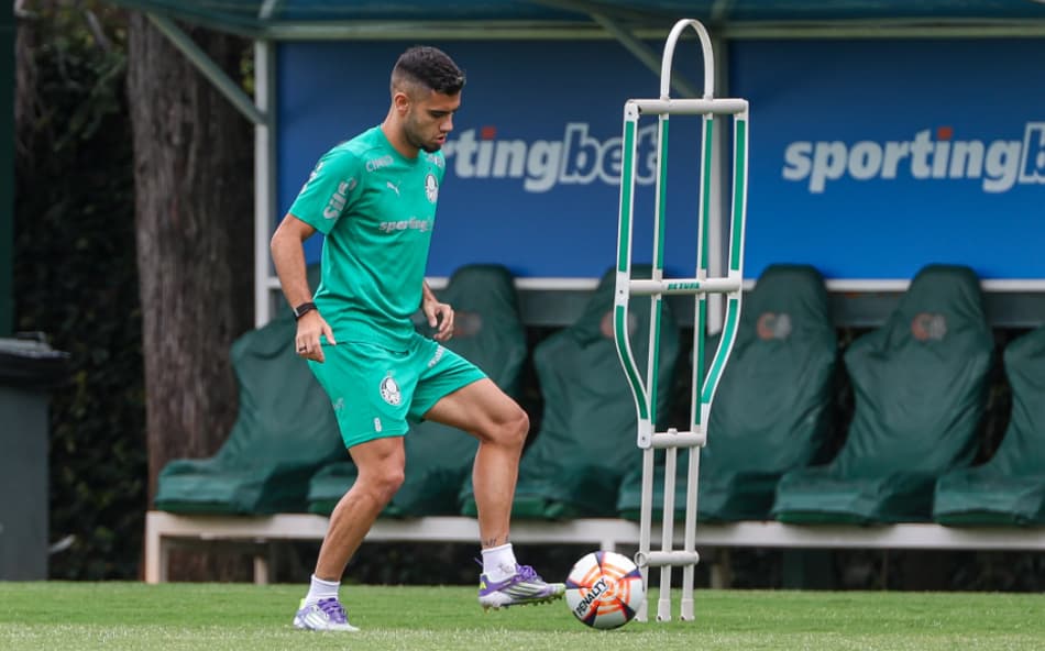 Andreas Pereira durante treinamento na Academia de Futebol