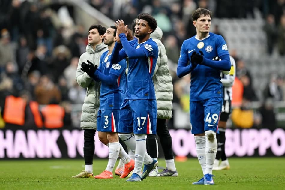 Andrey Santos em ação pelo Chelsea (Foto: Reprodução/X)