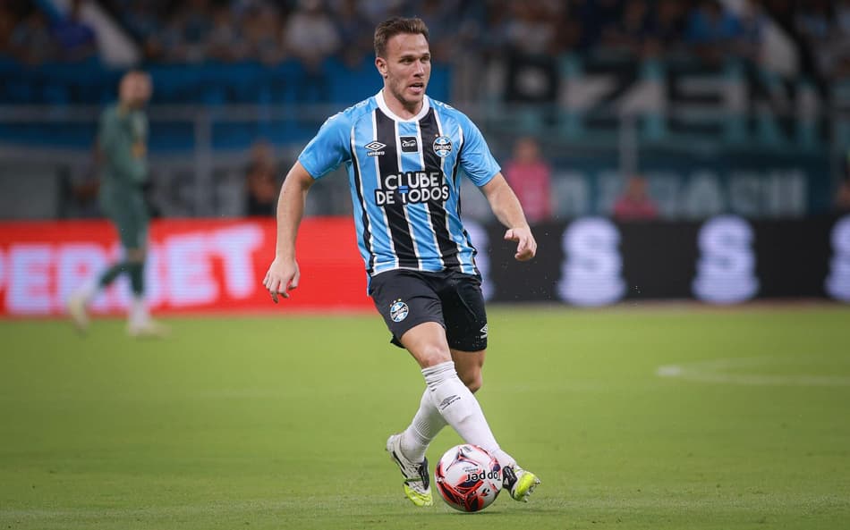 Arthur revela desejo de permanecer no Grêmio, mas Juventus faz jogo duro