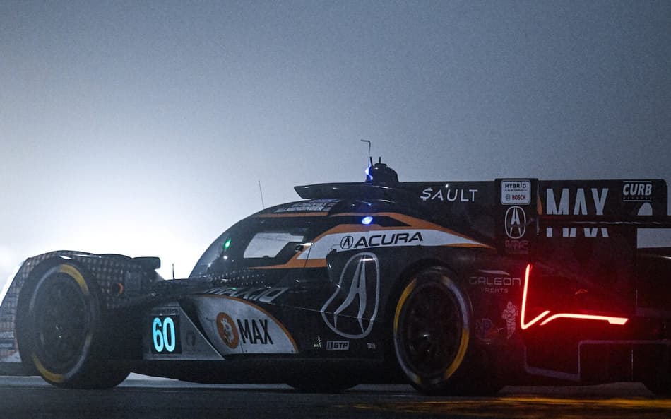 Carro da Meyer Shank Racing em plena neblina (Foto: Brandon Badraoui/IMSA)