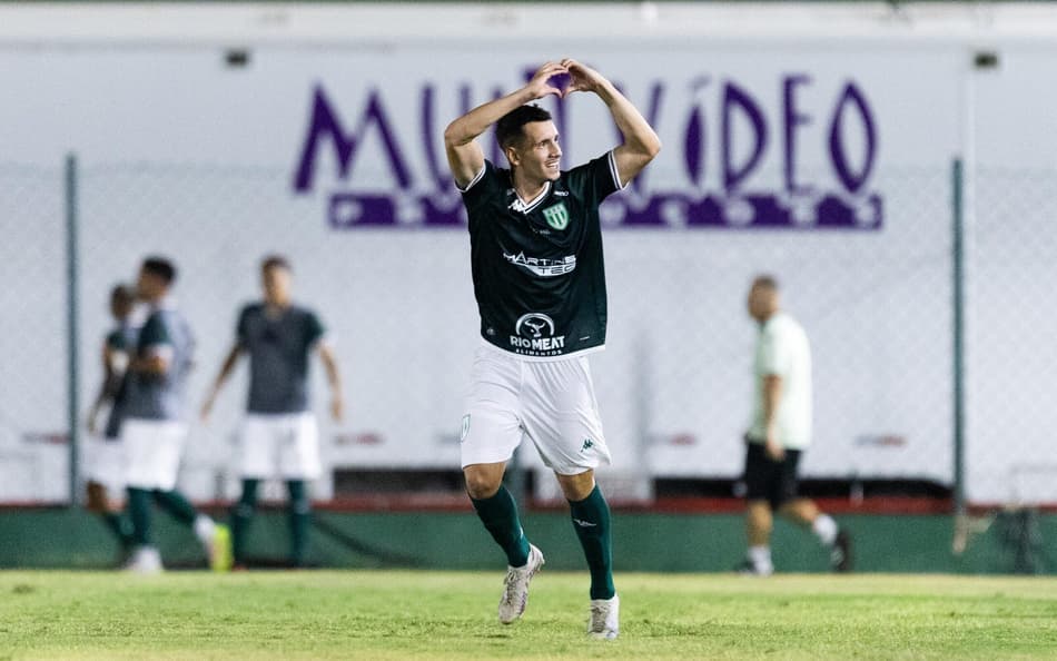 Gabriel Caran comemora seu gol pelo Boavista contra o Fluminense