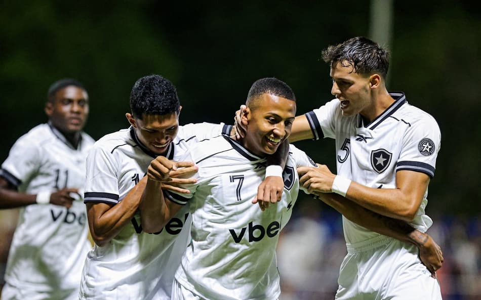 Kauan Toledo comemora seu gol pelo Botafogo na partida contra o Sampaio Corrêa, pelo Campeonato Carioca (Foto: Arthur Barreto/BFR)