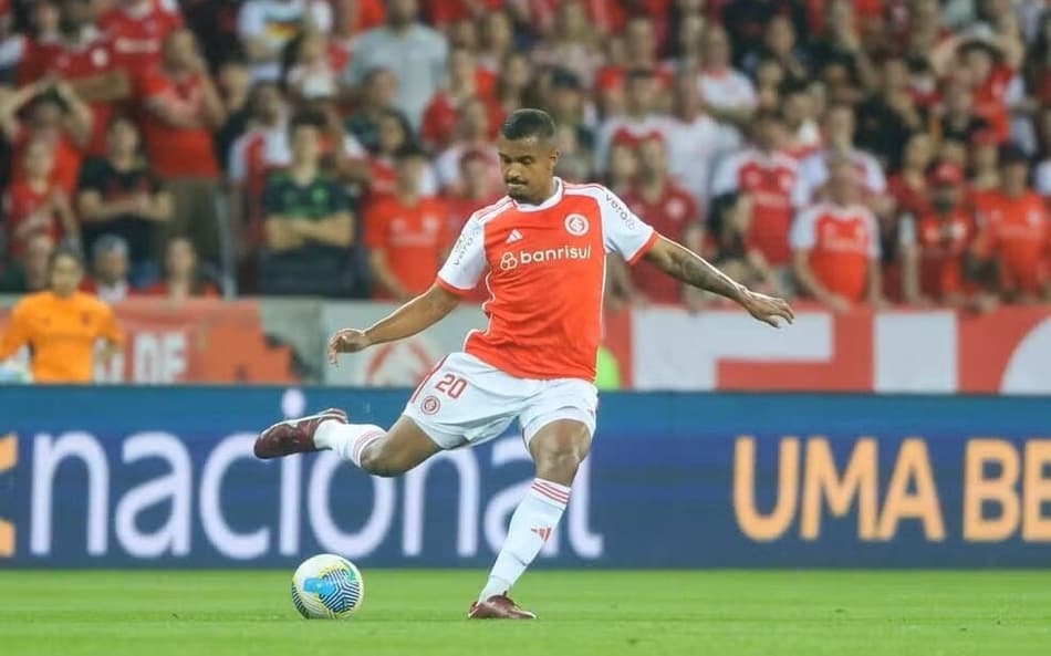 Clayton Sampaio, zagueiro do Internacional