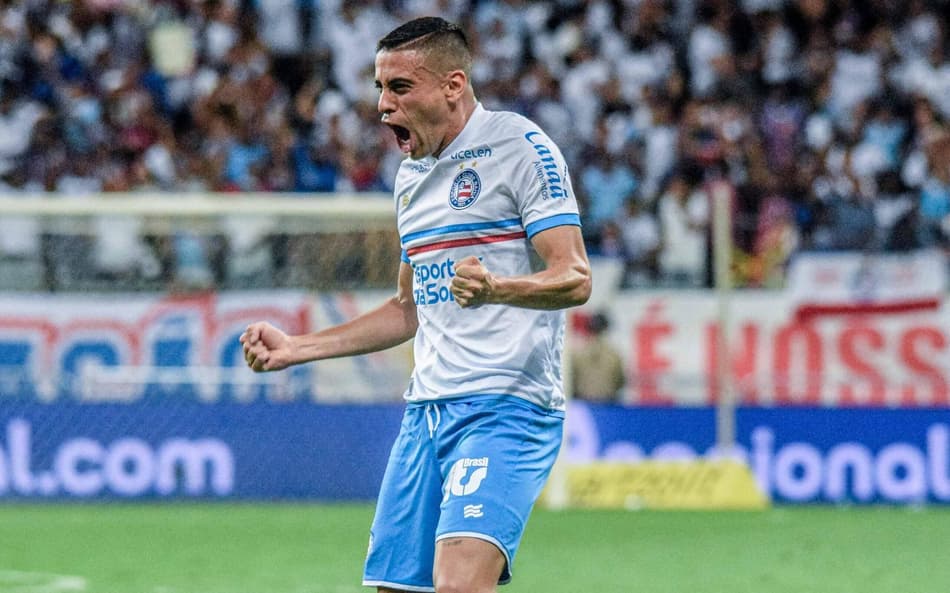 Coritiba negocia com lateral ex-Bahia, mas tem concorrência