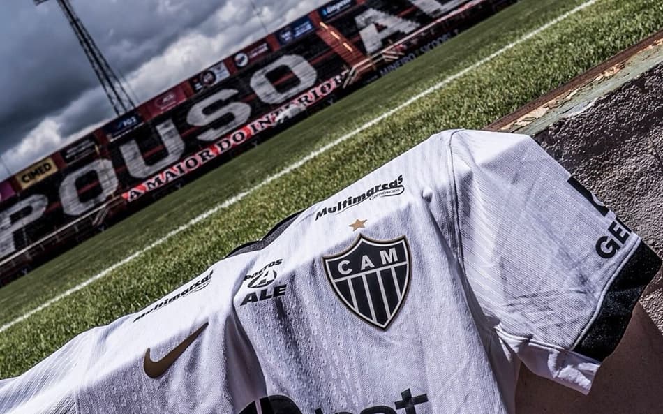 Camisa do Atlético no estádio Manduzão (reprodução Atlético)