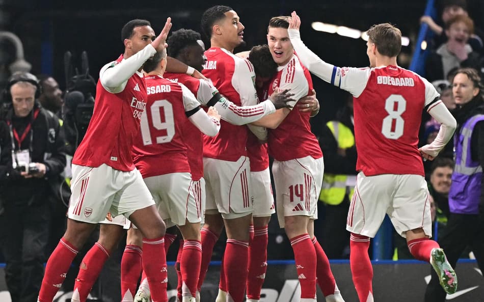 Pela Copa da Liga Inglesa, o Arsenal venceu o Chelsea por 3 a 2 (Foto: Ben STANSALL / AFP)