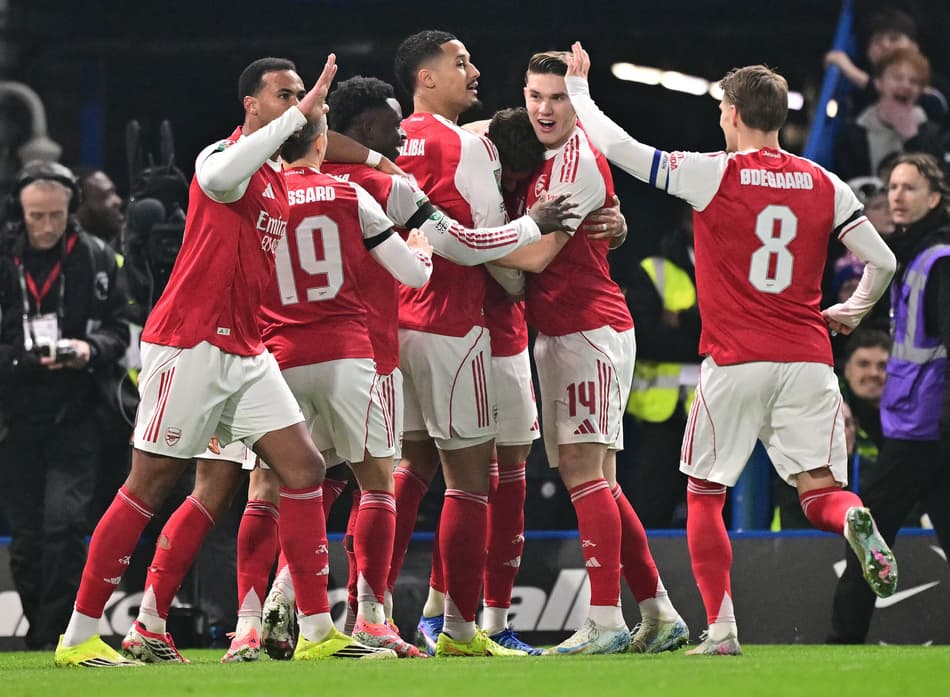 Pela Copa da Liga Inglesa, o Arsenal venceu o Chelsea por 3 a 2 (Foto: Ben STANSALL / AFP)