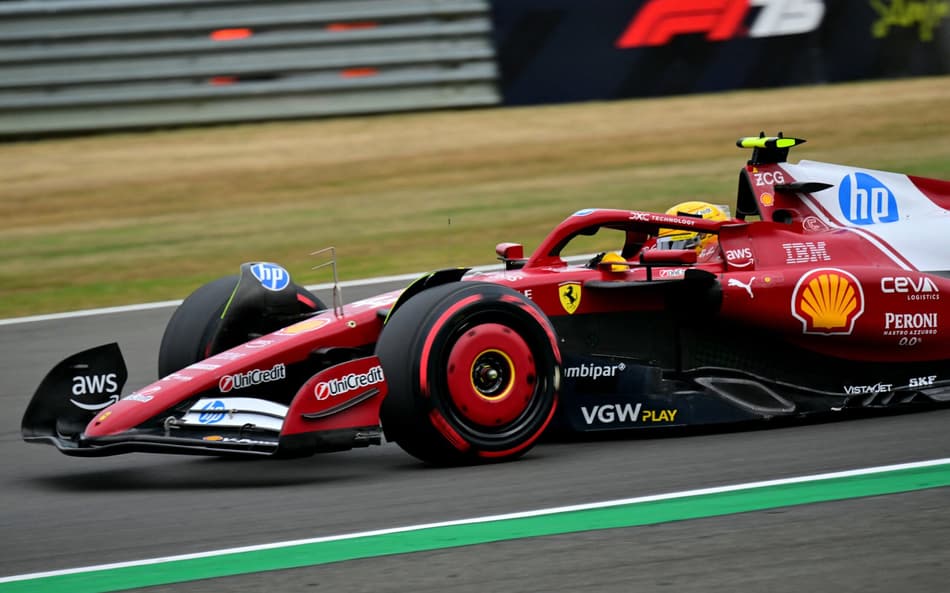 Britânico Lewis Hamilton, da Ferrari, no treino classificatório para o GP da Inglaterra (foto: Andrej ISAKOVIC / AFP)