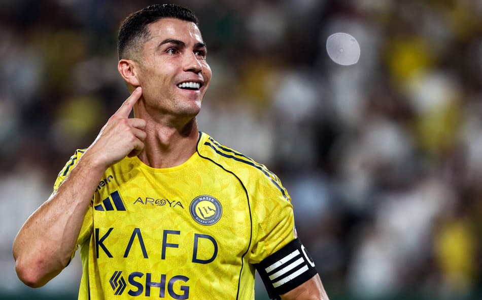 Cristiano Ronaldo comemorando o segundo gol marcado (Foto: Fayez Nureldine/AFP)