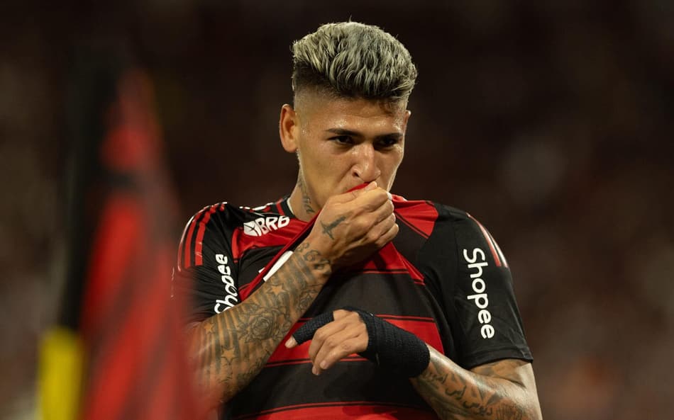 Rápida adaptação, carisma e protagonismo: Carrascal se torna peça fundamental no Flamengo