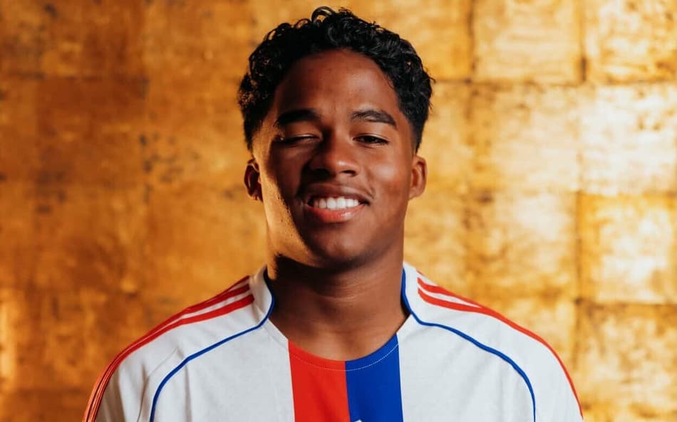 Cicinho comenta saída de Endrick do Real Madrid: 'Diferente'