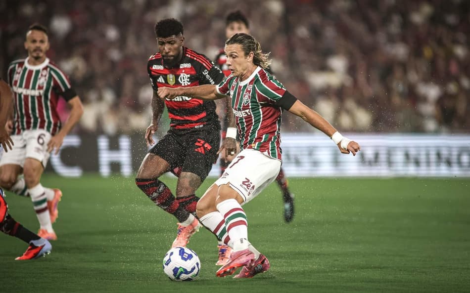 Flamengo e Fluminense em duelo pelo Brasileirão de 2025 (Foto: Thiego Mattos/Pera Photo Press/Gazeta Press)