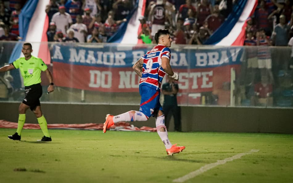Bareiro iguala Pochettino em artilharia do Fortaleza no ano