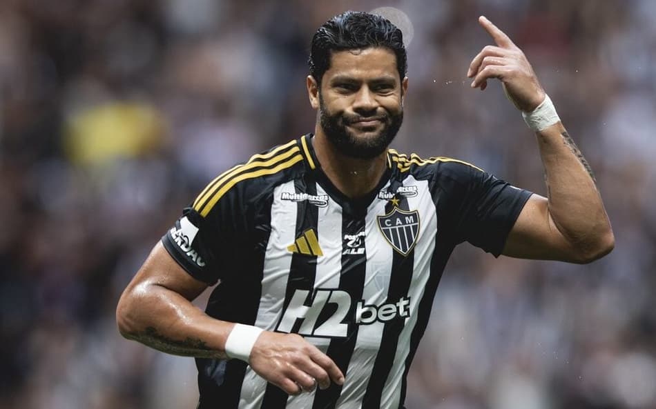 Hulk marca golaço de falta para o Atlético contra o Vasco (Foto: Pedro Souza / Atlético)