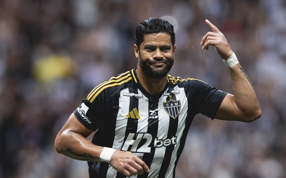 Hulk marca golaço de falta para o Atlético contra o Vasco (Foto: Pedro Souza / Atlético)