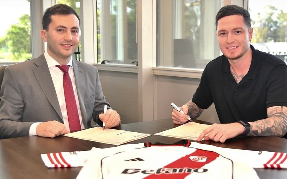 Aníbal Moreno assina com o River Plate