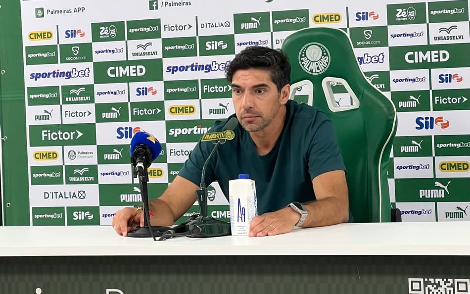 Abel Ferreira, técnico do Palmeiras, durante entrevista coletiva