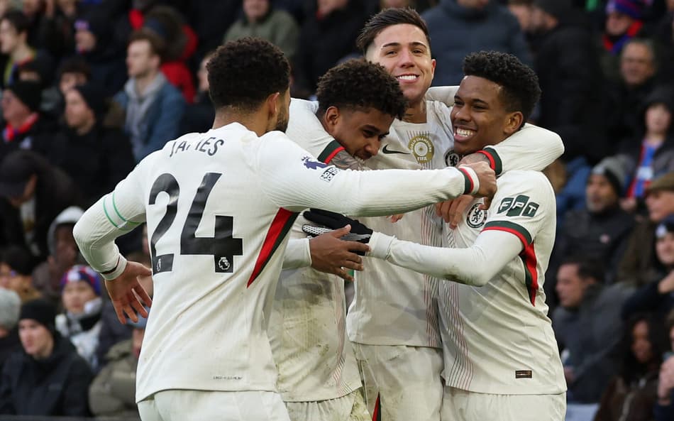 Jogadores do Chelsea celebram gol contra o Crystal Palace, pela Premier League