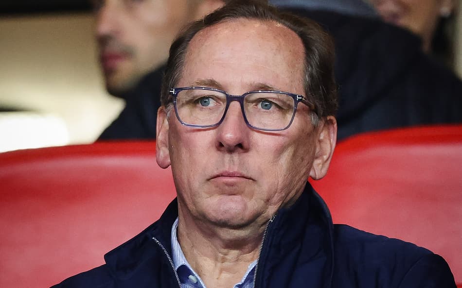 John Textor, dono da SAF do Botafogo, foi afastado do Lyon (Foto: Clement Mahoudeau/AFP)