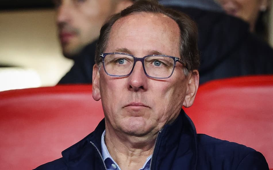 John Textor, dono da SAF do Botafogo, foi afastado do Lyon (Foto: Clement Mahoudeau/AFP)