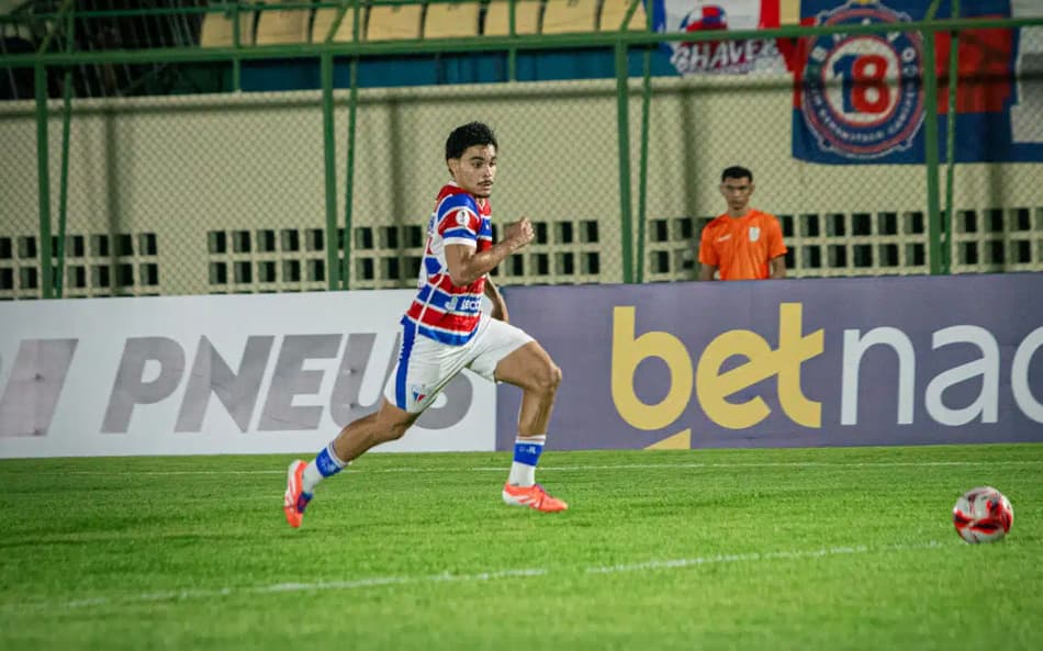 Fortaleza rescinde com lateral e empresta dois jogadores