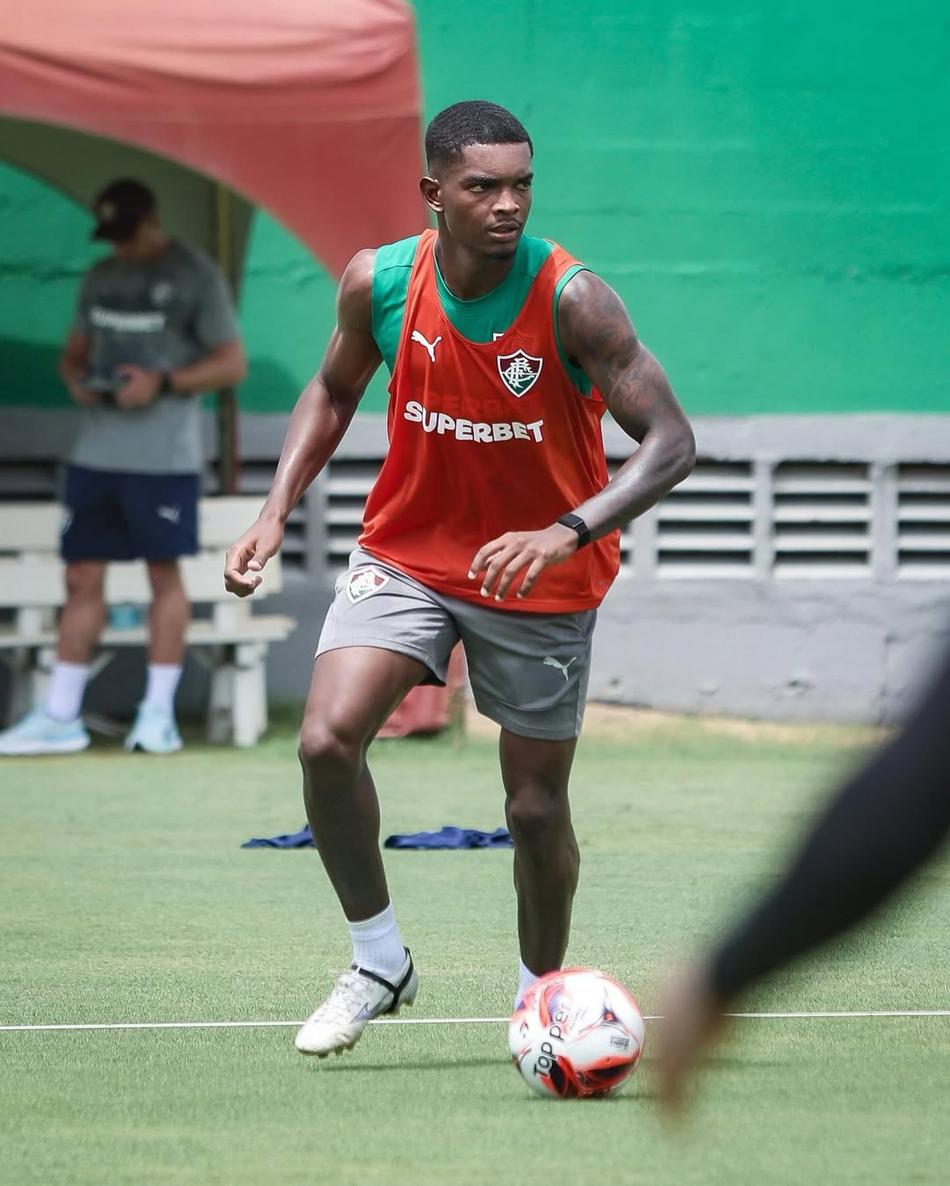 Loiola em treino do profissional do Fluminense (Foto: Marcelo Gonçalves/Fluminense)