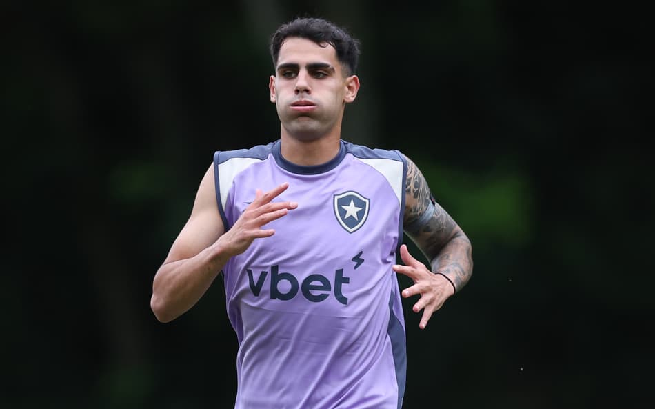 Villalba cita Loco Abreu e explica características ao torcedor do Botafogo