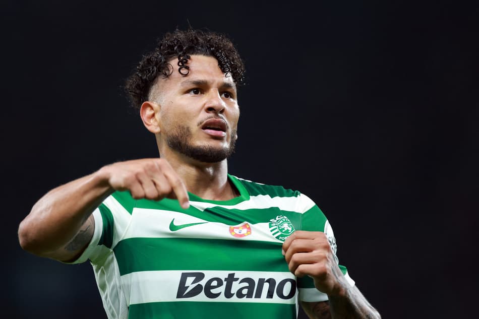 Luis Suárez, do Sporting, comemorando o gol da vitória do Sporting, contra o PSG (Foto: Patricia de Melo Moreira/AFP)