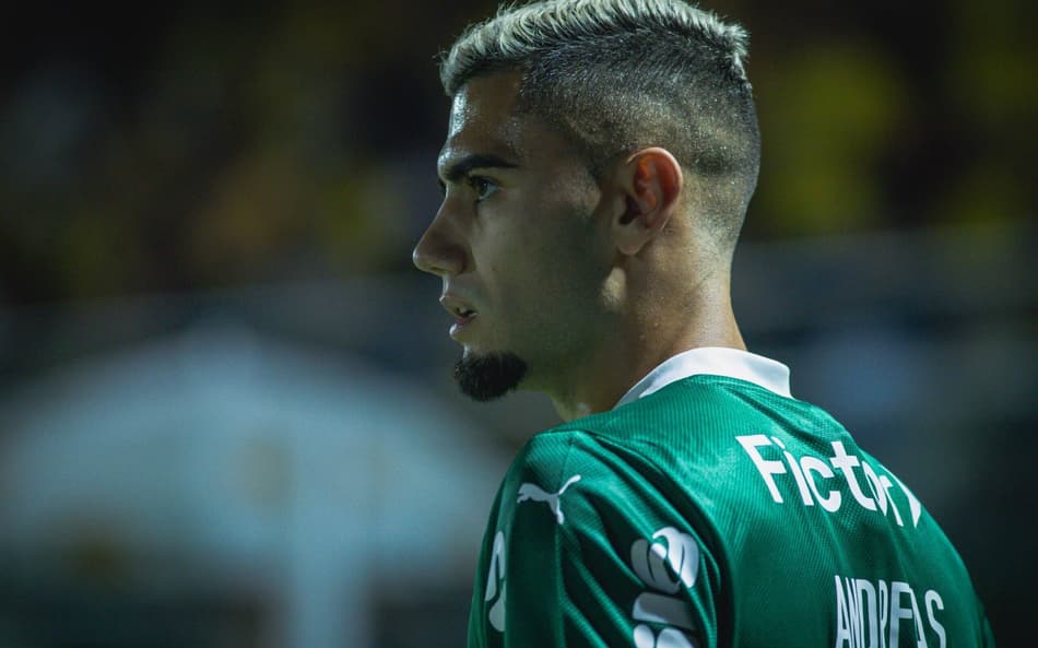 Andreas Pereira sofre lesão no ombro e vira desfalque do Palmeiras; veja prazo de retorno