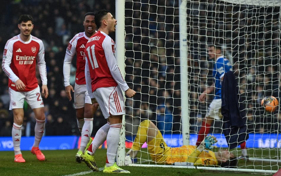 Martinelli comemora gol e classificação do Arsenal sobre o Portsmouth, pela FA Cup