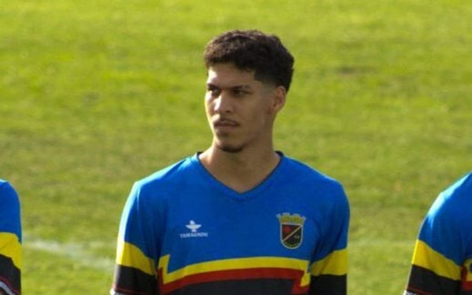 Matheus Prado em ação pelo GD Prado, de Portugal (Foto: Foto: Divulgação / GD Portel)