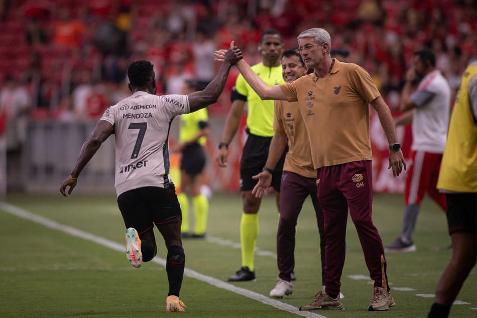 Mendoza Odair Hellmann Internacional Athletico Série A 2026