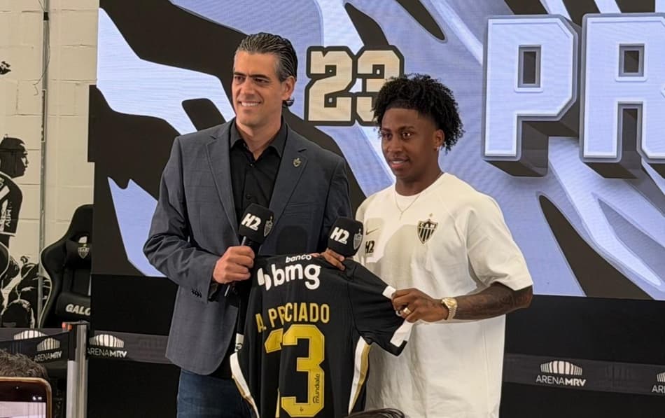 Preciado apresentação (Foto: Artur Henrique / Lance!