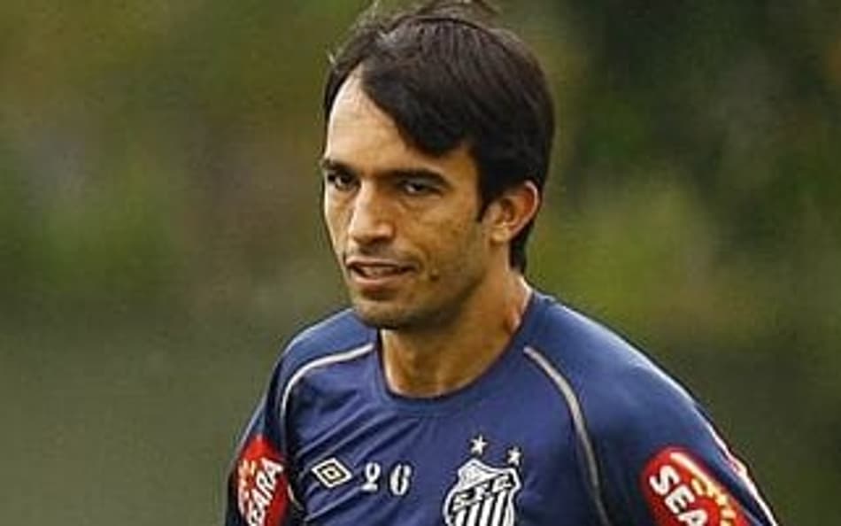 Por onde anda Roberto Brum, ex-volante de Fluminense e Santos?