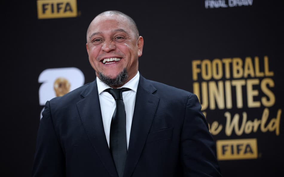 Roberto Carlos no sorteio da Copa do Mundo