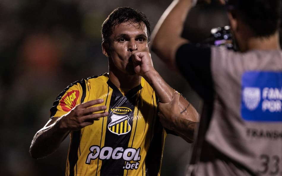 Robson, atacante do Novorizontino que já fez oito gols no Palmeiras