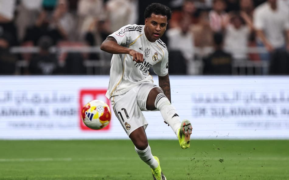 Rodrygo em ação no clássico entre Atlético de Madrid x Real Madrid (Foto: Fadel Senna/AFP)