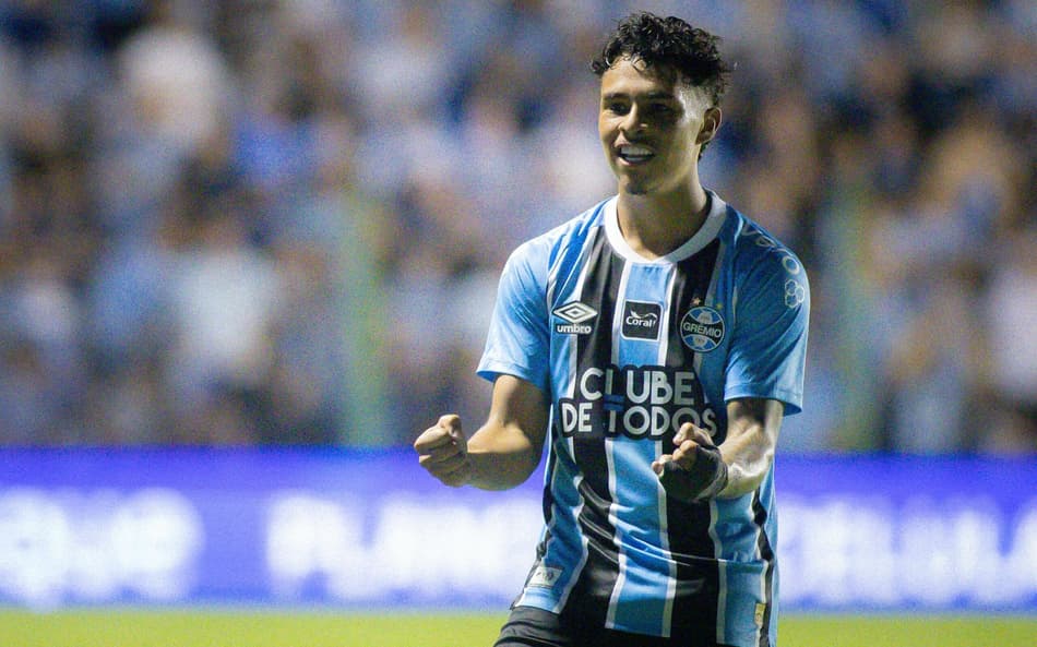 Roger gol comemoração Avenida Grêmio Campeonato Gaúcho 2026