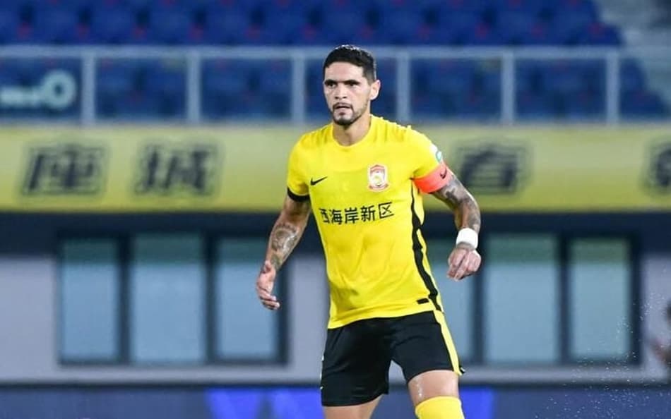 Riccieli em ação no futebol chinês (Foto: redes sociais)