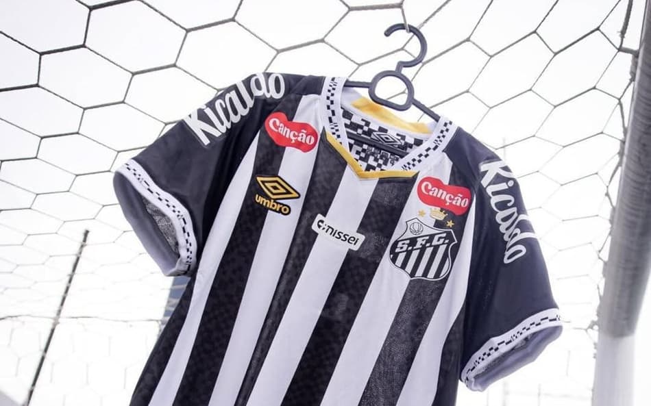Santos jogará com a camisa listrada branca e preta no clássico contra o Palmeiras. (Foto: Divulgação/ Santos FC)