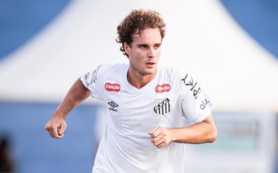 Bernardo Paias se destaca com assistências pelo Santos na Copinha