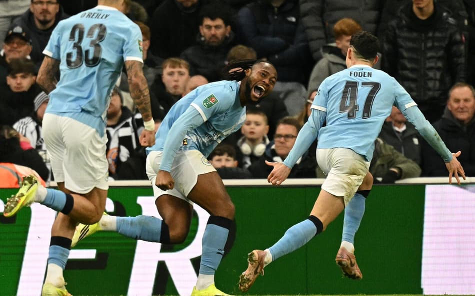 Semenyo comemorando o gol marcado no duelo entre Manchester City e Newcastle (Foto: Oli Scarff/AFP)