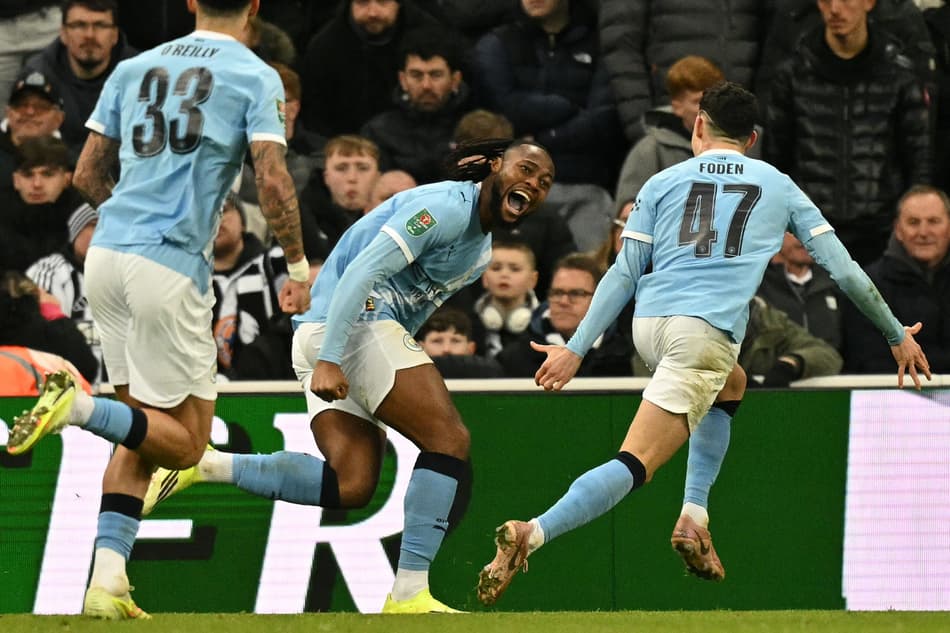 Semenyo comemorando o gol marcado no duelo entre Manchester City e Newcastle (Foto: Oli Scarff/AFP)