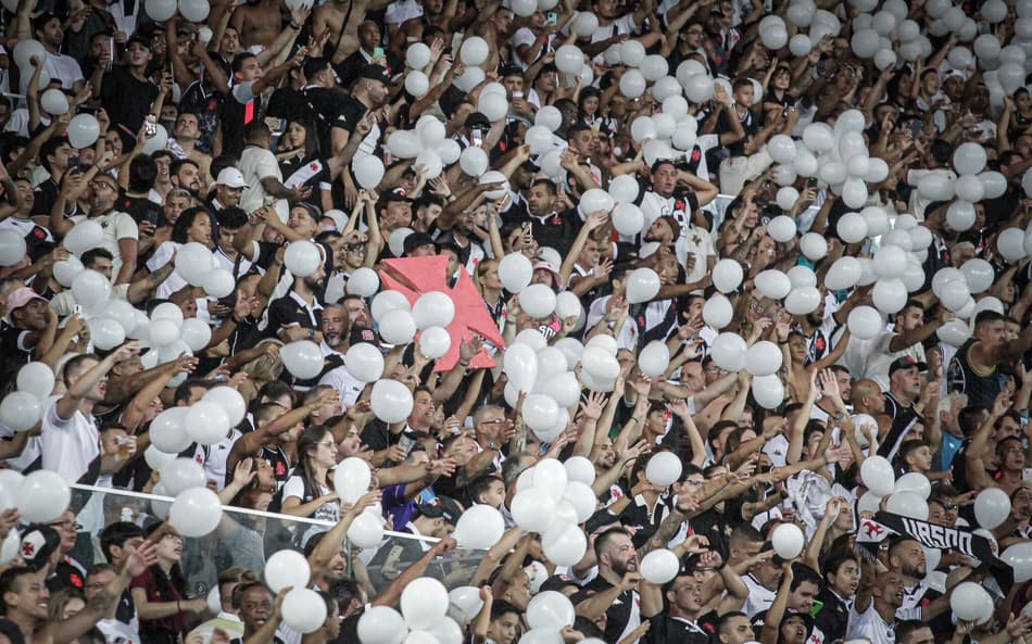 Torcedores do Vasco valorizam joia da base, artilheiro na Copinha