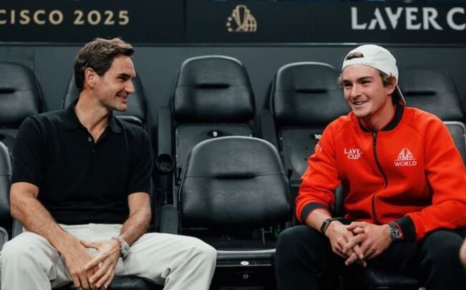 João Fonseca no encontro com Federer na Laver Cup (Divulgação)