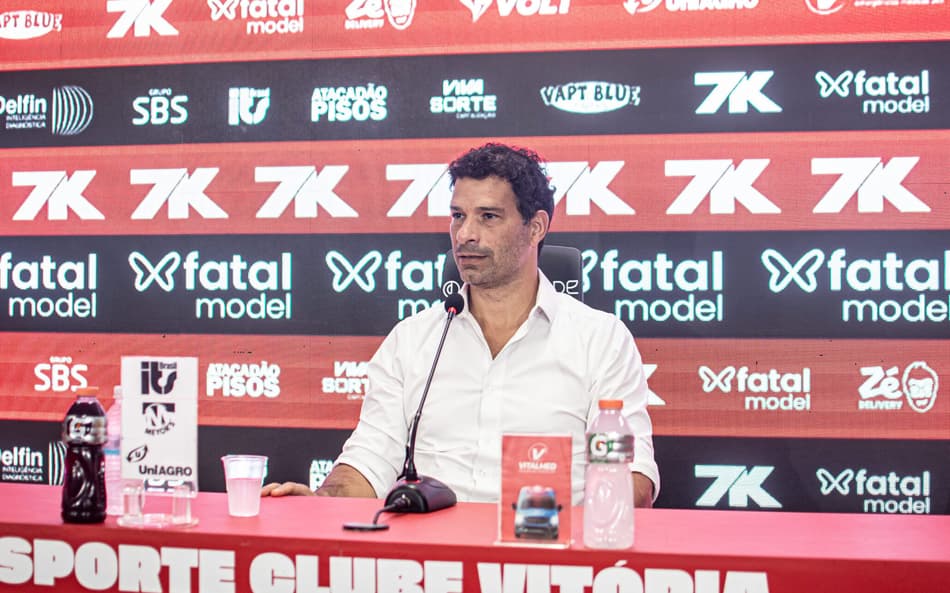 Vitória anuncia saída do diretor de futebol Gustavo Vieira
