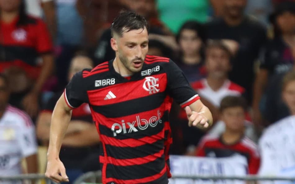 Víña será novidade em amistoso do Flamengo (Foto: Marcelo Cortes/CRF)
