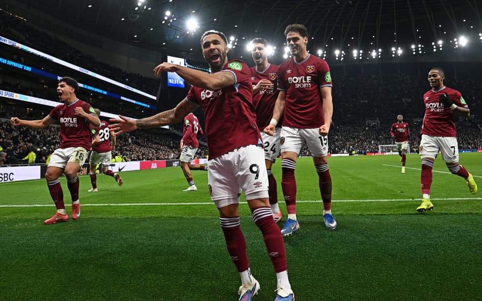 Pela Premier League, o West Ham venceu o Tottenham por 2 a 1 (Foto: Glyn KIRK / AFP)