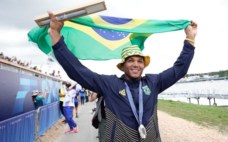Isaquias Queiroz vence a medalha de prata - Foto: Alexandre Loureiro/COB