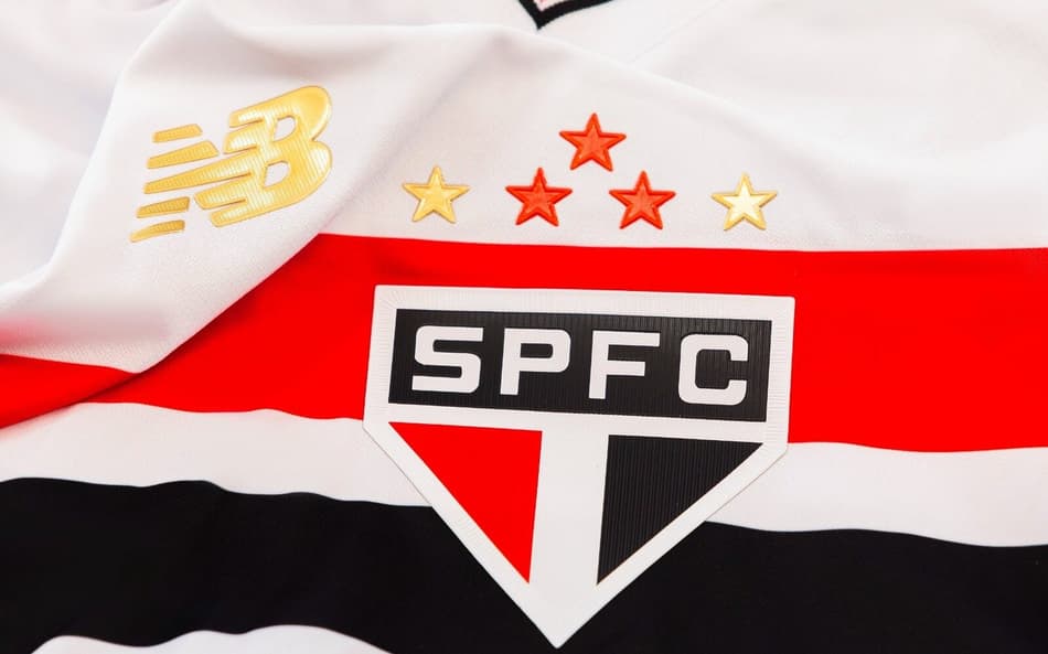 Nova camisa do São Paulo em homenagem ao Tricampeonato Mundial